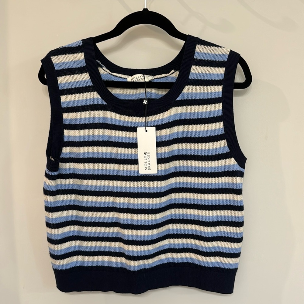 Molly Braken light weight sweater vest small